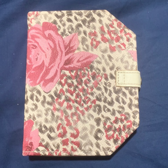 Guess jewelry case, Earring Travel case, Earning organizer, Jewelry Organizer - Picture 1 of 5
